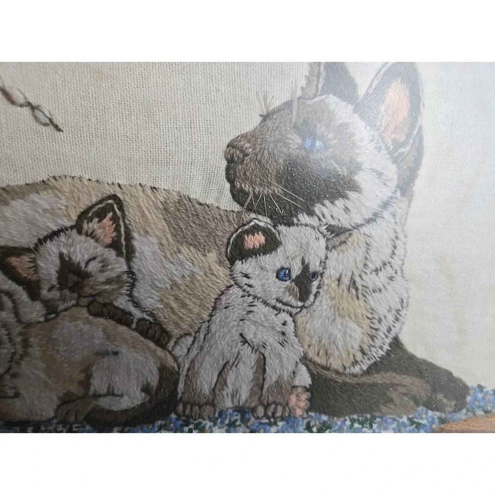 Mother's Pride Siamese Cat & Kittens Crewel Embroidery Completed Framed‎ 21x17.5